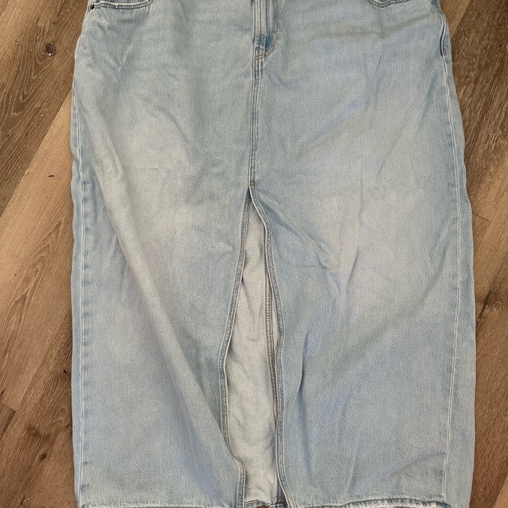 Old Navy Women’s Size 20 Denim Midi Skirt Light Wash Front Slit